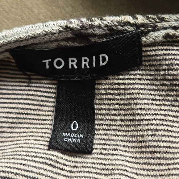 Torrid Open Cardigan Roll Tab Sleeves White Gray Plaid Torrid size 0 (L sz 12) - Picture 5 of 8
